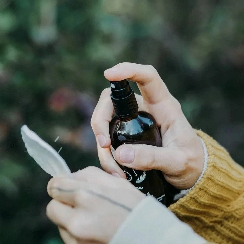 Vilínové pohlazení – Dvoufázová odličovací a čistící emulze pro mastnou a aknózní pleť a oči