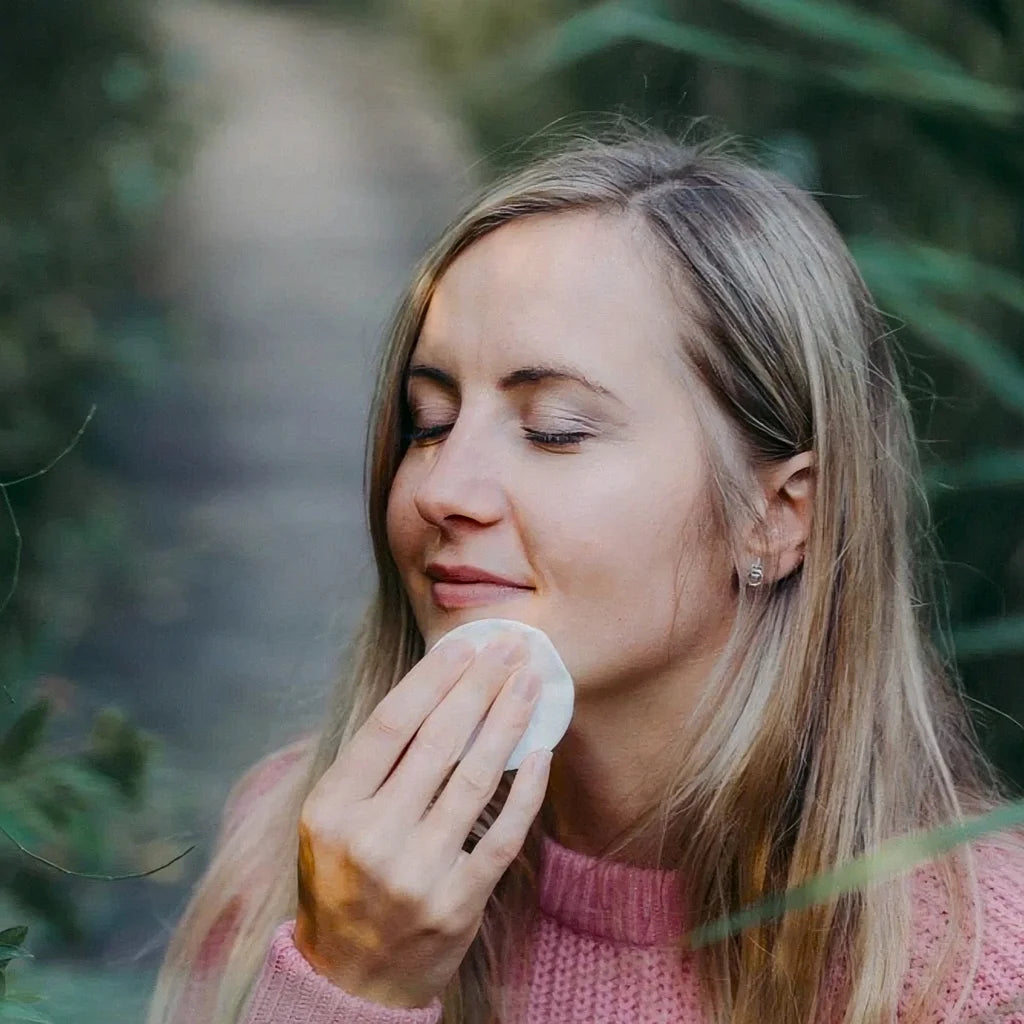Růžové pohlazení – Dvoufázová odličovací a čistící emulze pro zralou pleť a oči