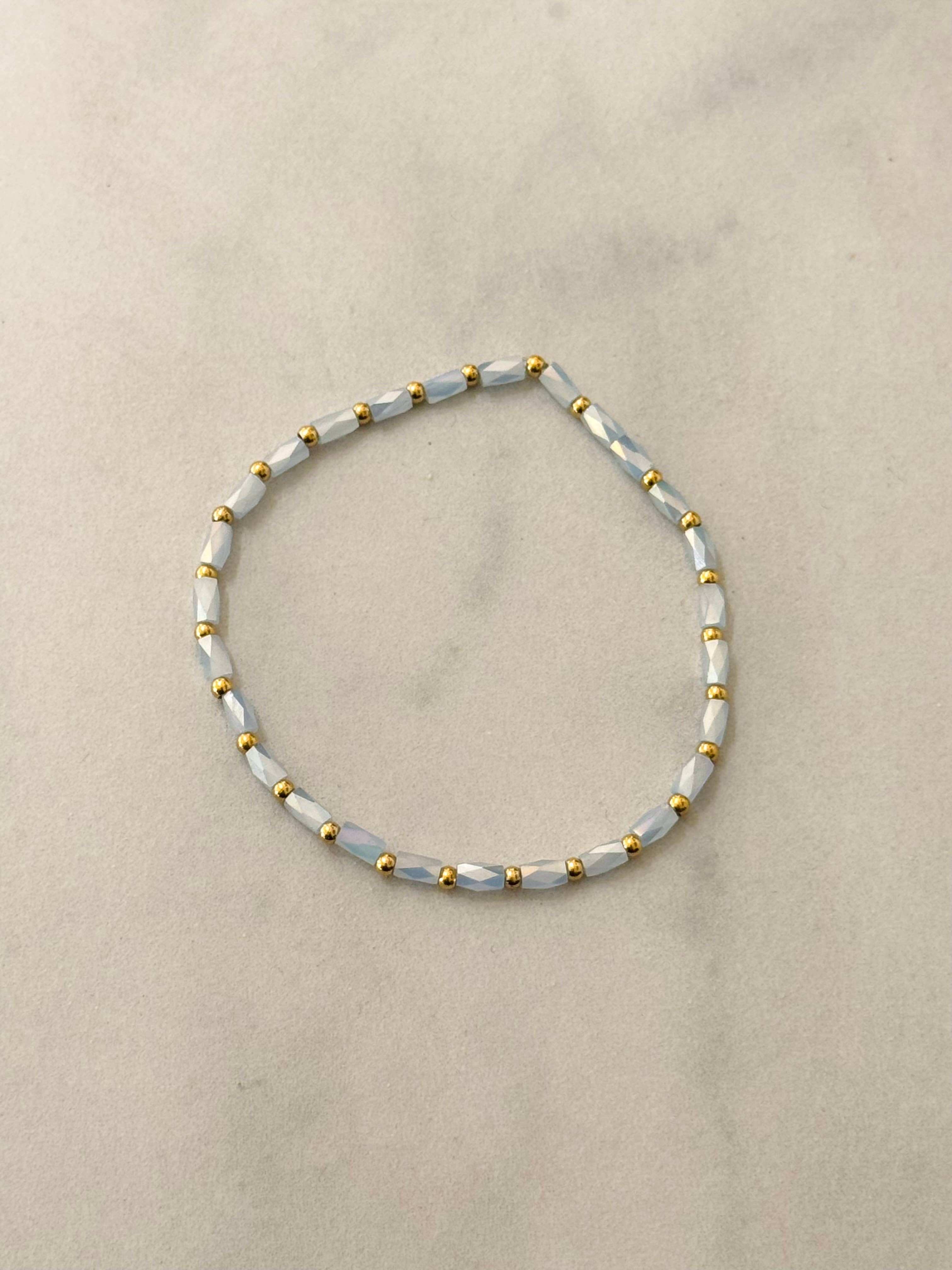 Rita Elastic Summer Bracelet – letní náramek ve zlatých tónech