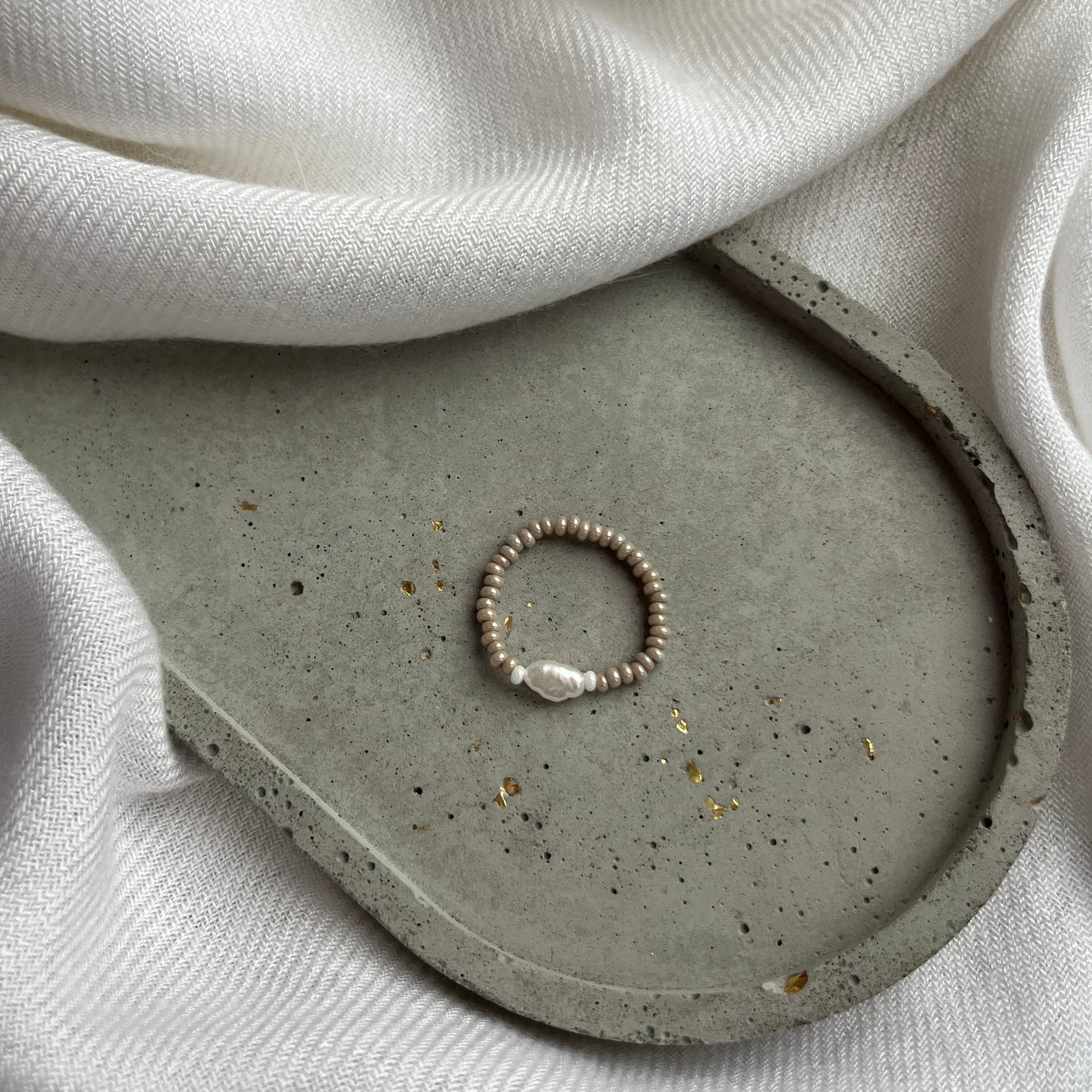 Prstýnek la perla • capuccino