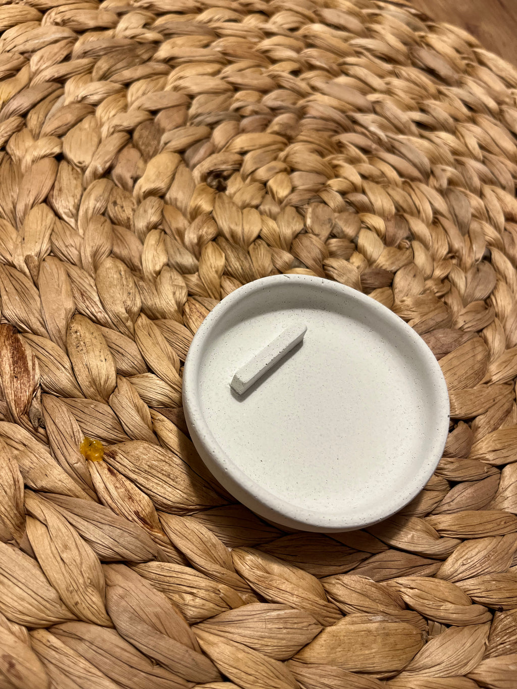 Betonová mistička na palo santo