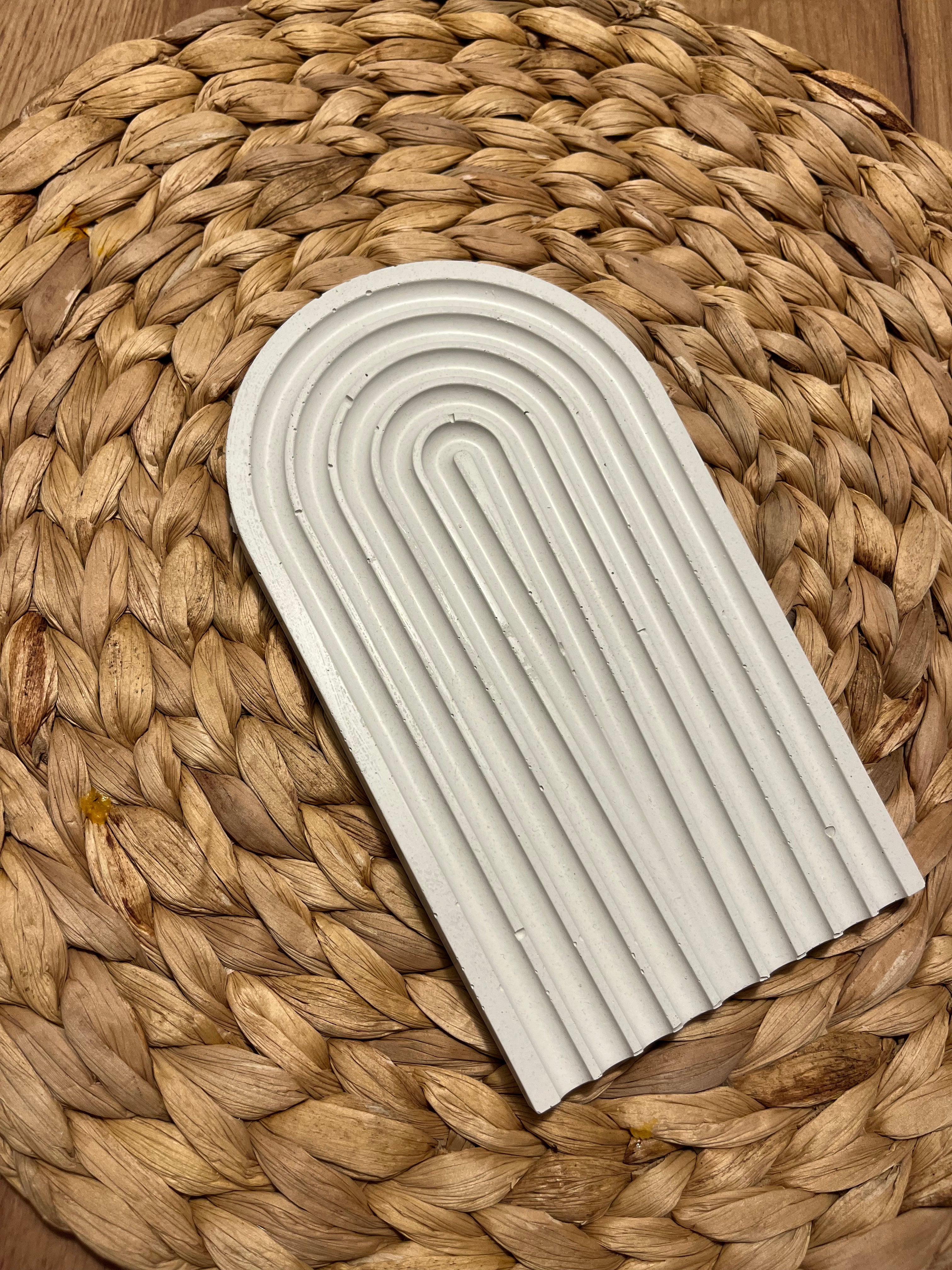 Betonový tácek Oblouk