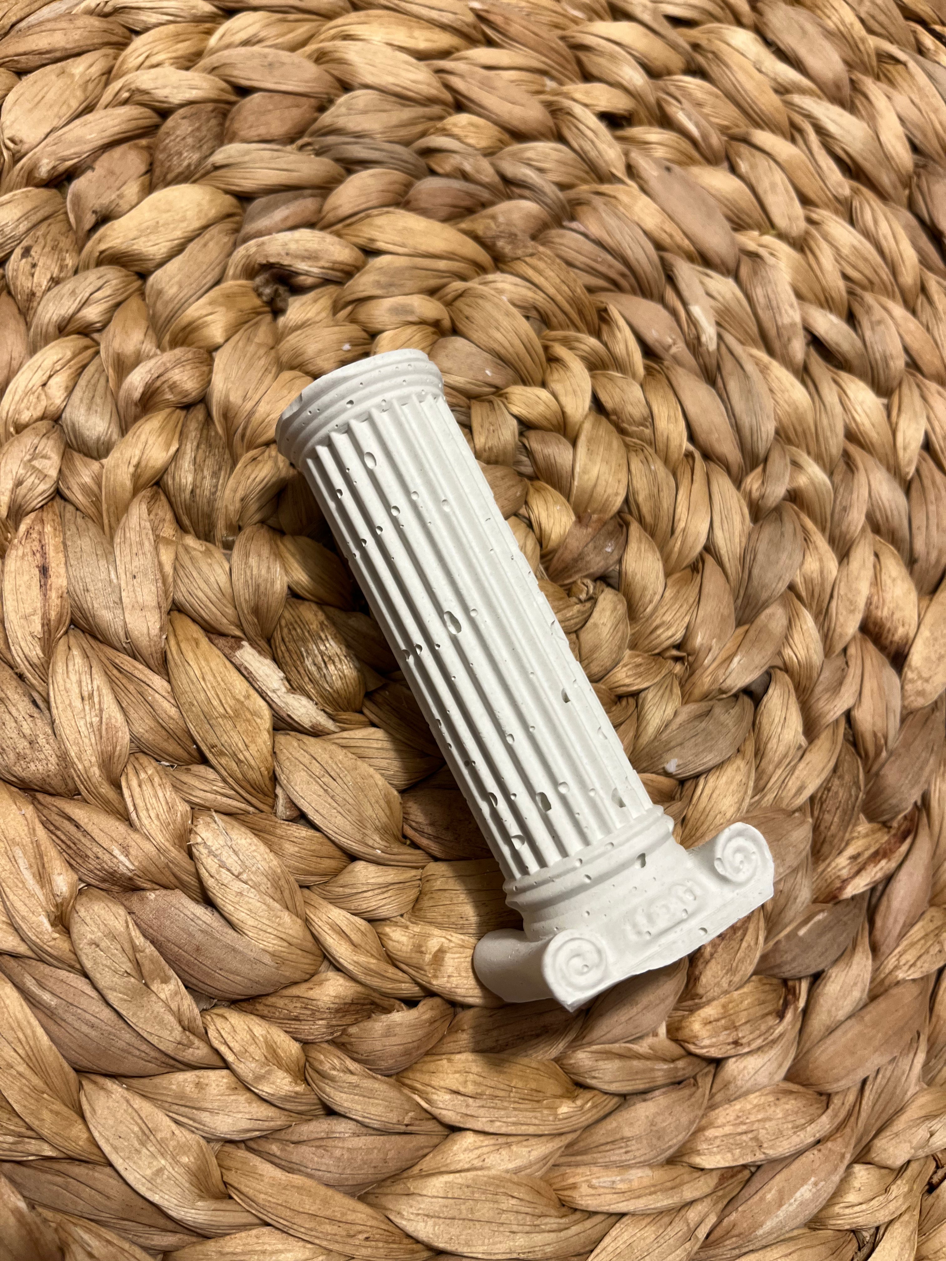 Betonový antický sloup