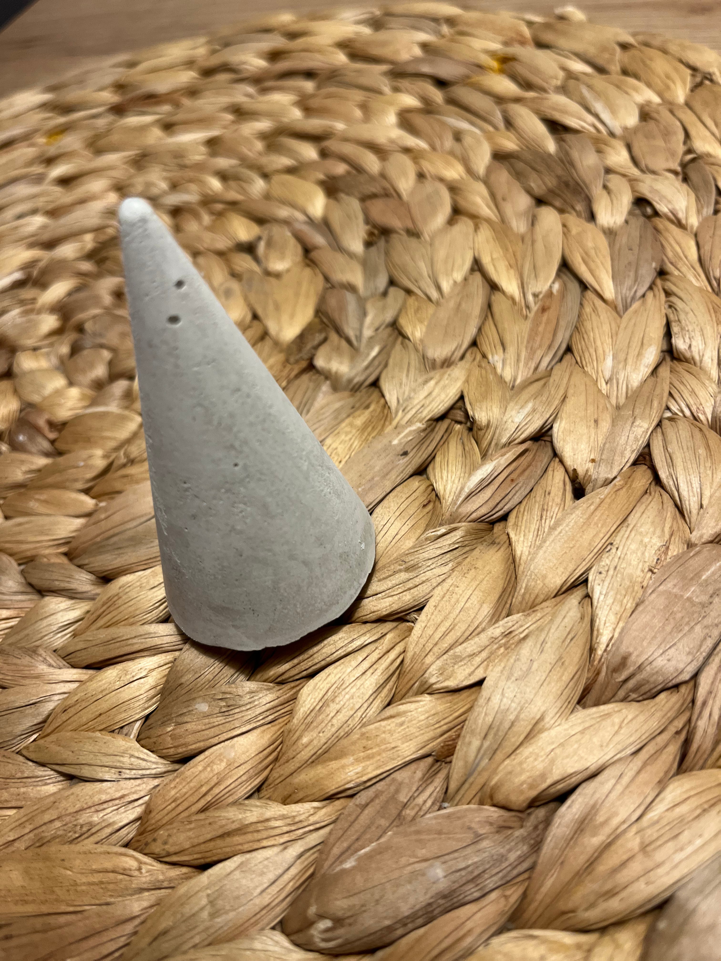 Betonový stojánek na prstýnky