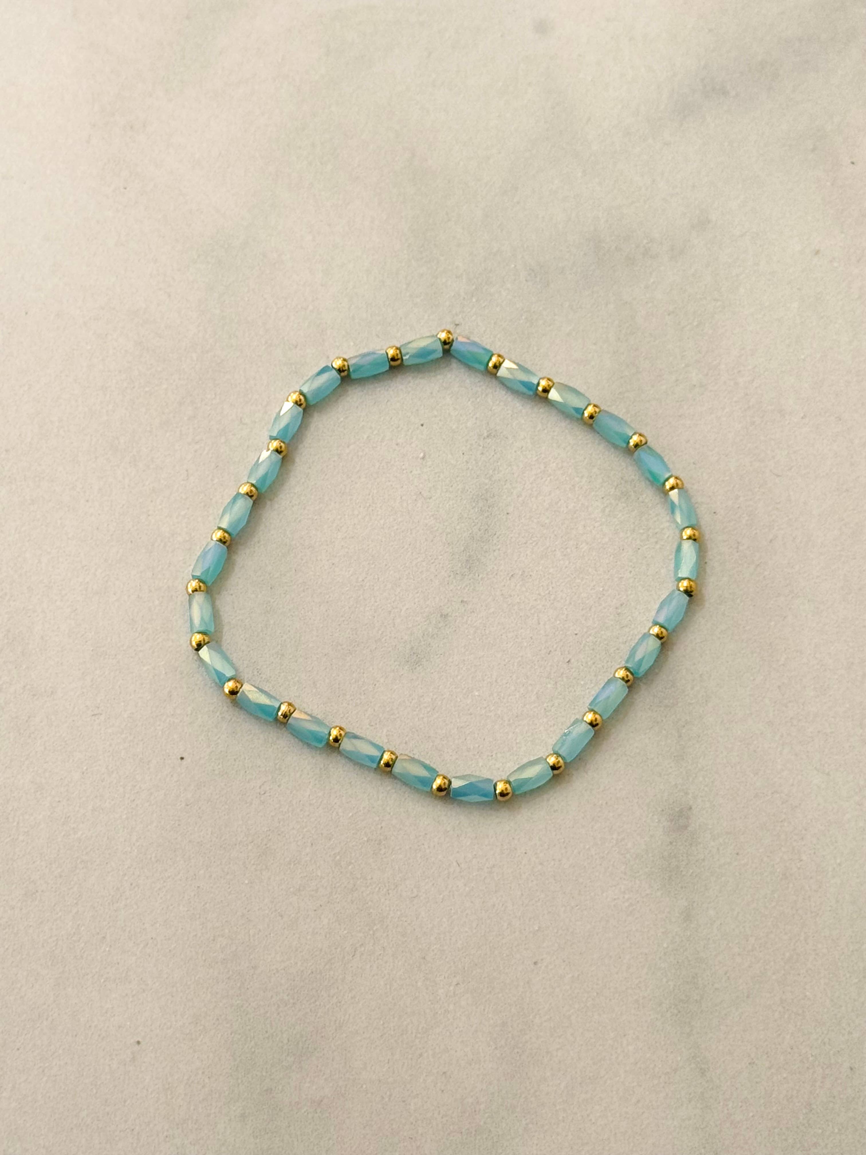 Rita Elastic Summer Bracelet – letní náramek ve zlatých tónech