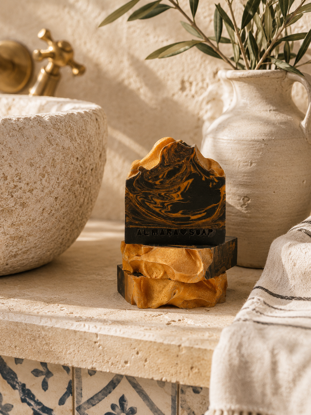 Almara Soap Ručně vyrobené mýdlo Amber Nights