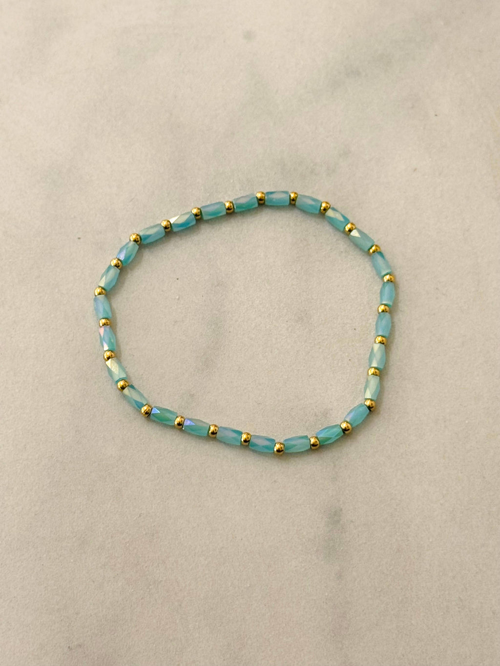 Rita Elastic Summer Bracelet – letní náramek ve zlatých tónech