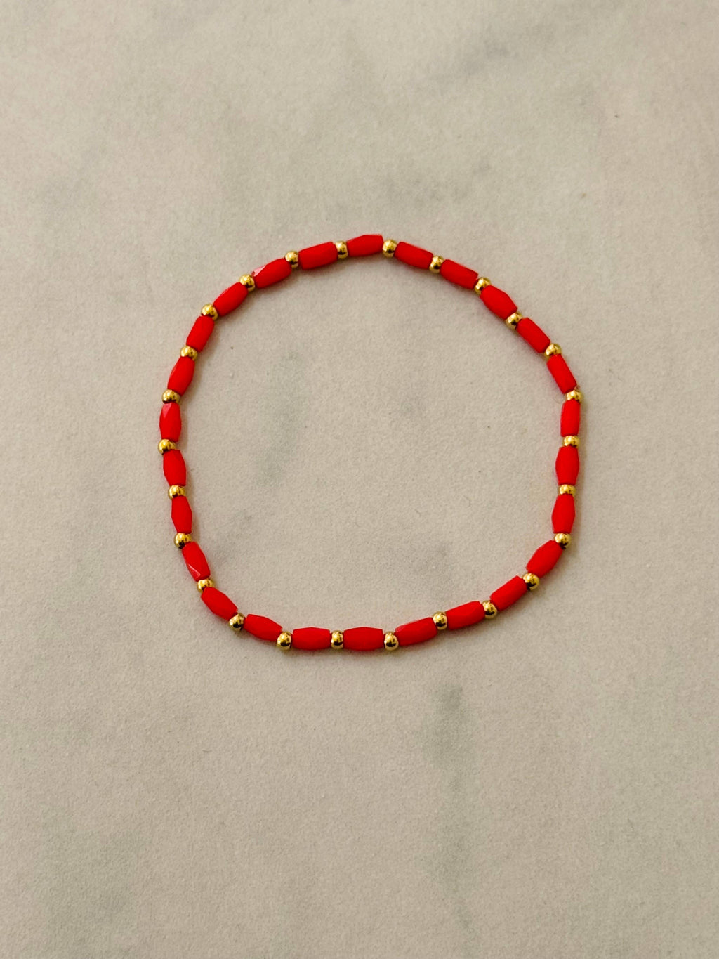 Rita Elastic Summer Bracelet – letní náramek ve zlatých tónech