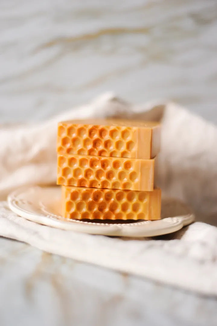 Almara Soap Ručně vyrobené mýdlo Medový květ