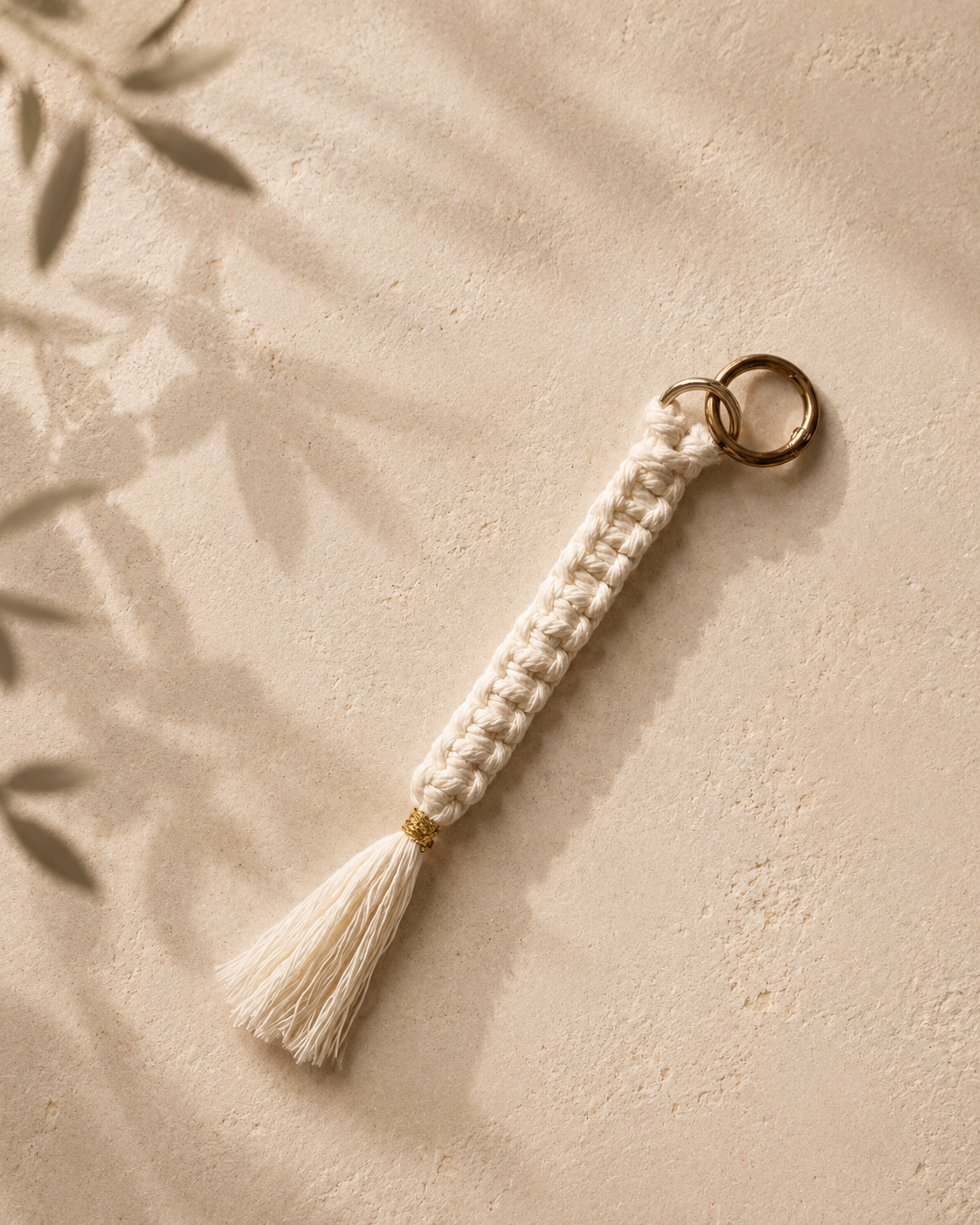 Macramé ručně vyráběný přívěšek na klíče